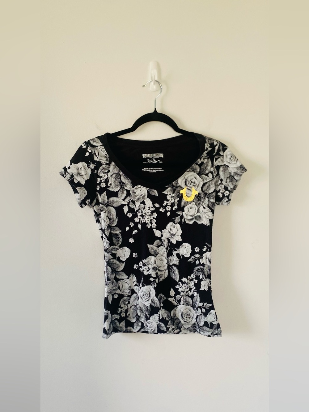 True Religion Dark Floral Foil Buddha V-Neck Tee Size XXS Y2K 2000s Grunge Goth